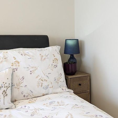 Meadow View Studio Apartman Gillingham  Kültér fotó